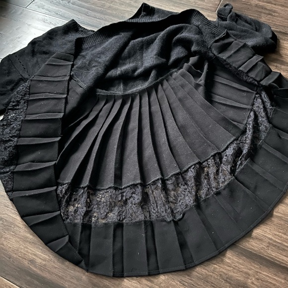 FRENCH CONNECTION black knit sweater with pleated back, lace detail - Picture 5 of 13